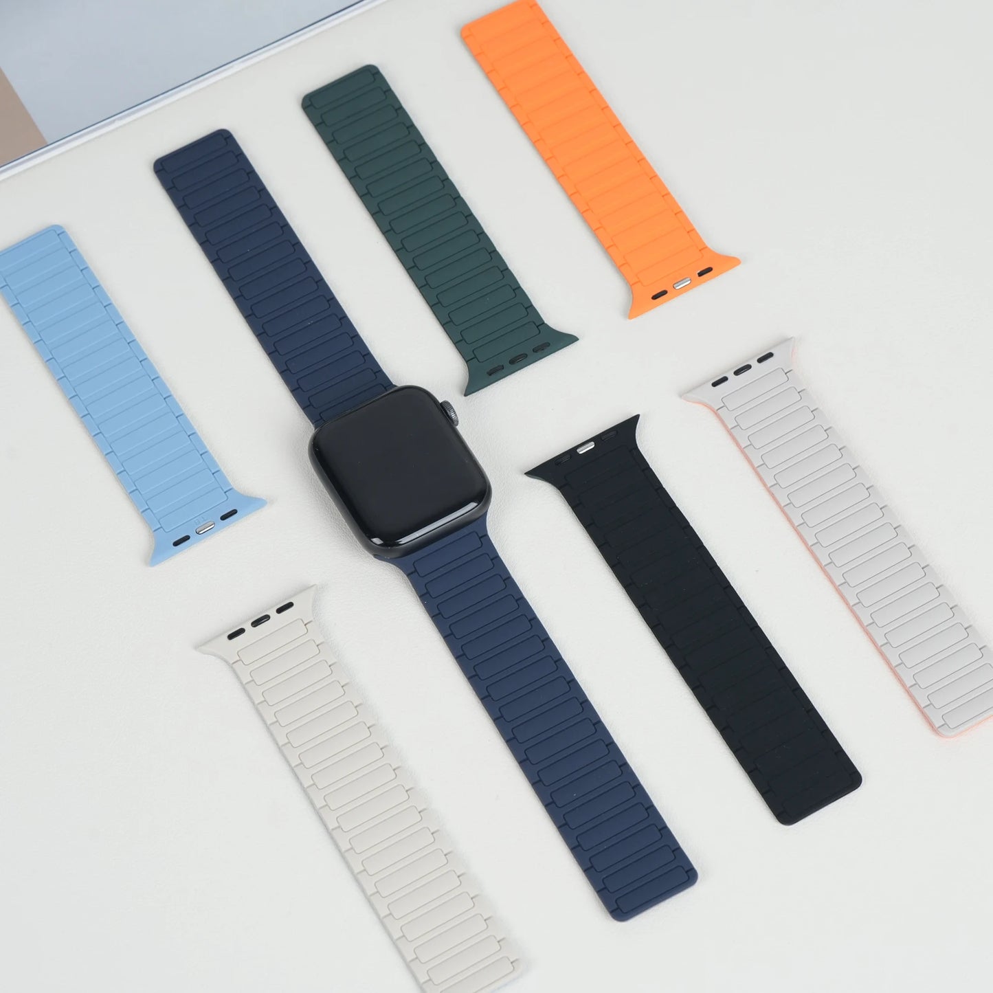 Magnetic Strap for Apple Watch Band 45mm 44 mm 40mm 41mm 38mm 42mm belt Silicone Bracelet iWatch Series 8 7 6 5 Se 9 Ultra2 49mm