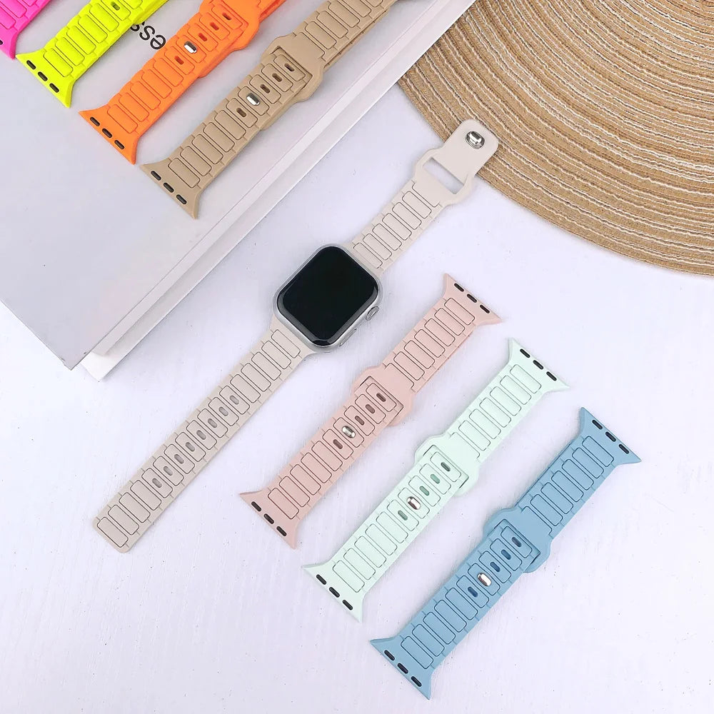 Silicone Strap for Apple Watch Band Ultra 2 49mm 45mm 44mm 42mm 41mm 40mm Soft Wristband Iwatch Series 9 8 7 6 SE 5 4 3 Bracelet